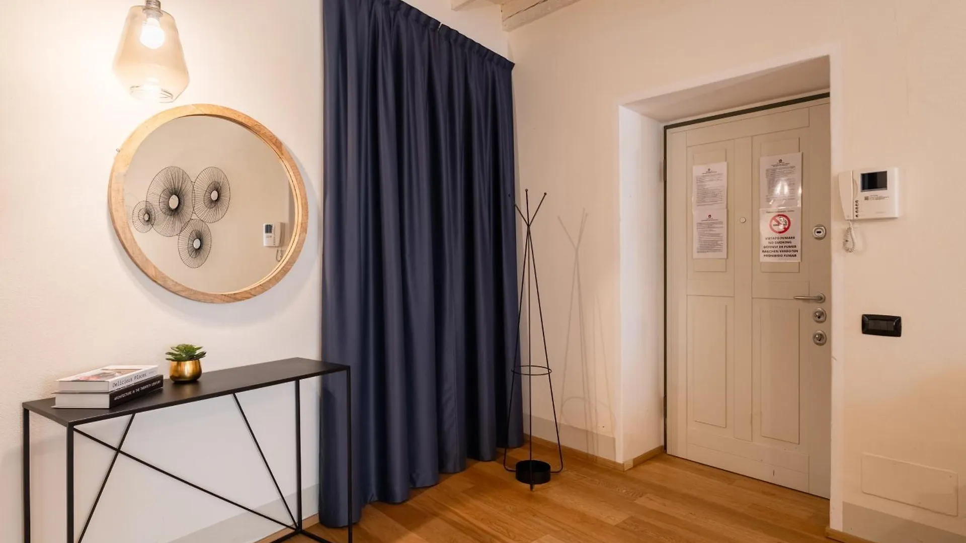 Apartament Palazzo Odescalchi By Wonderful Italy Como 0*,  Włochy